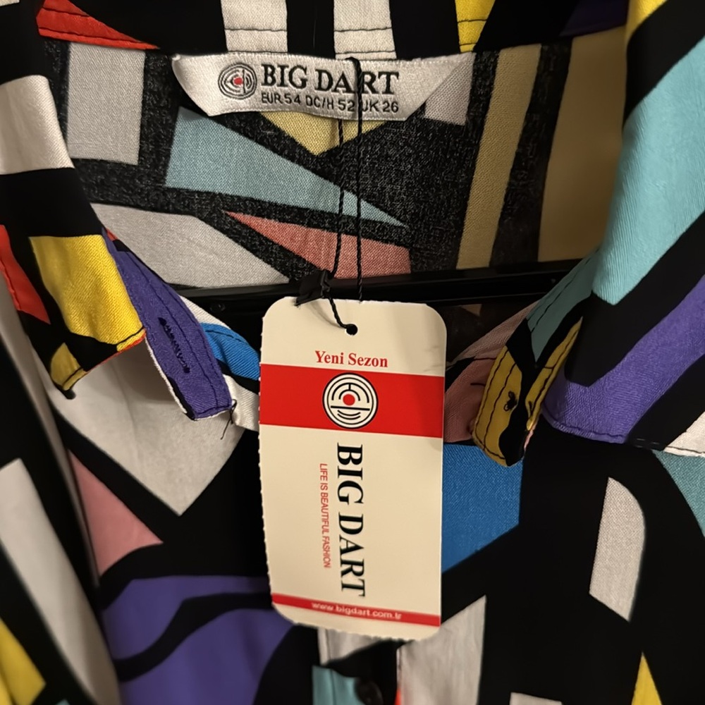 Amazon Red and Blue Casual Button Down Shirt with Geometric Pattern - Picture 5 of 5